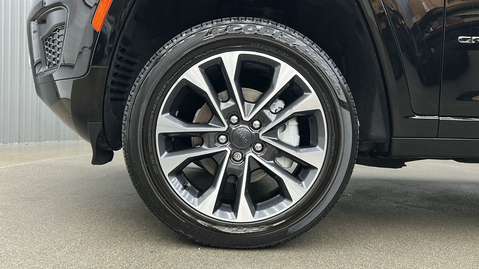 2023 Jeep Grand Cherokee Overland photo 5