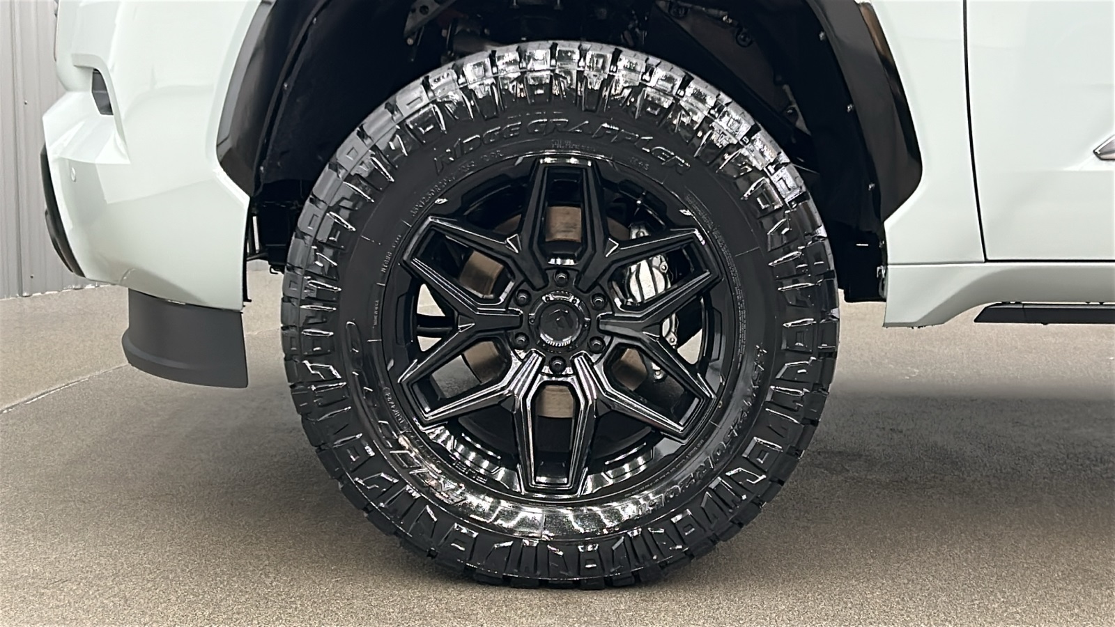 2025 Toyota Sequoia Platinum photo 8