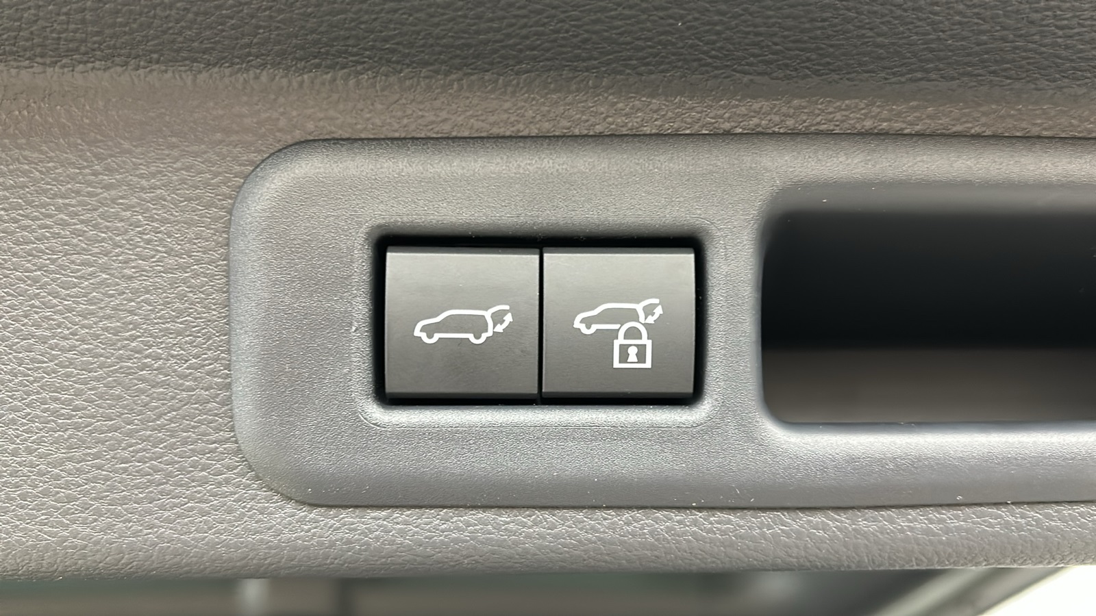 2025 Toyota Sequoia Platinum photo 14