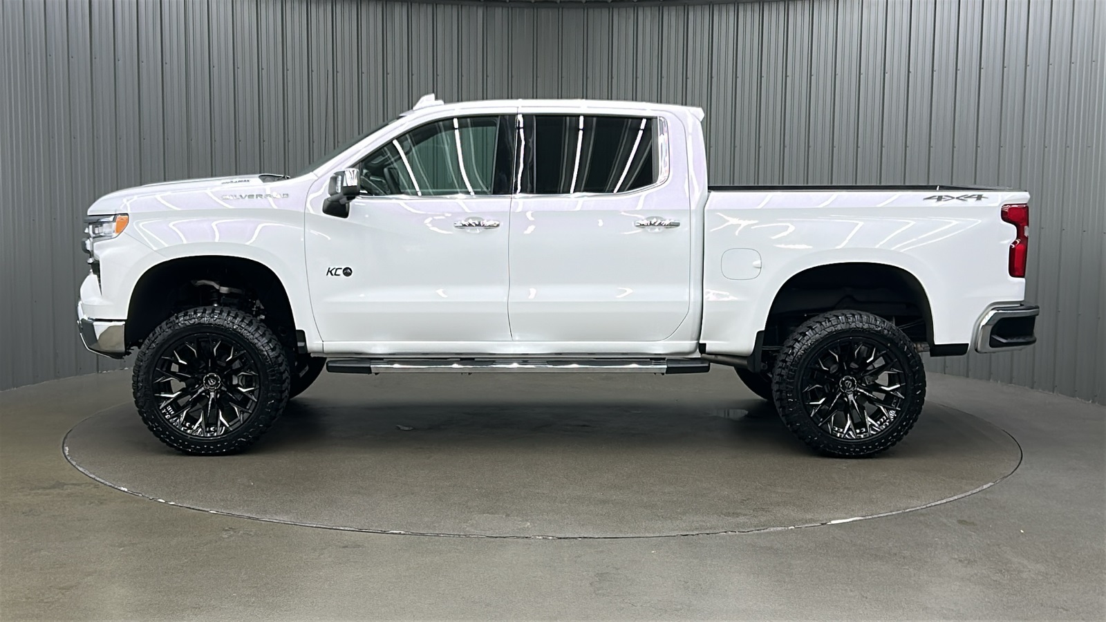 2025 Chevrolet Silverado 1500 LTZ photo 2