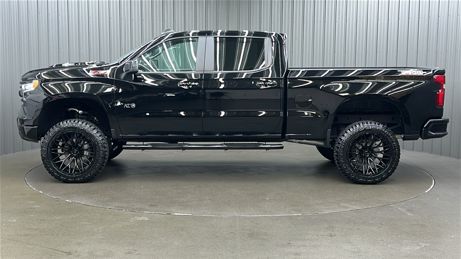 2024 Chevrolet Silverado 1500 LT Trail Boss photo 2