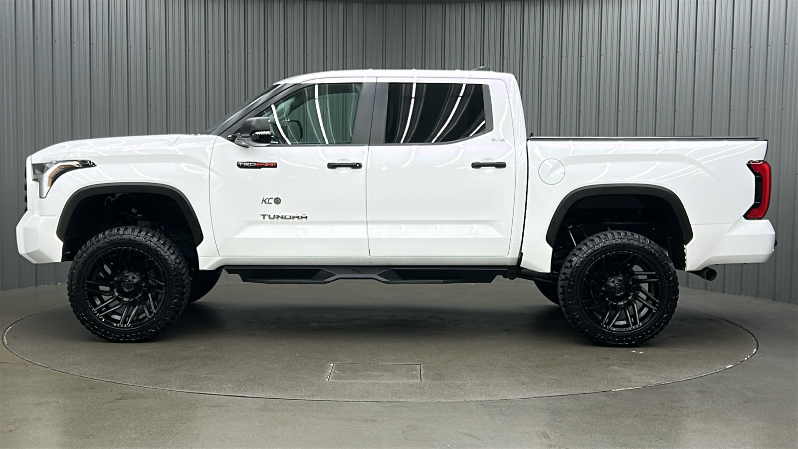 2024 Toyota Tundra SR5 photo 2