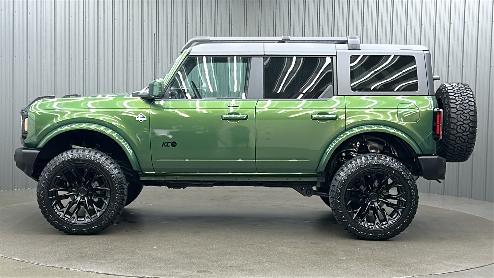 2022 Ford Bronco Outer Banks photo 2