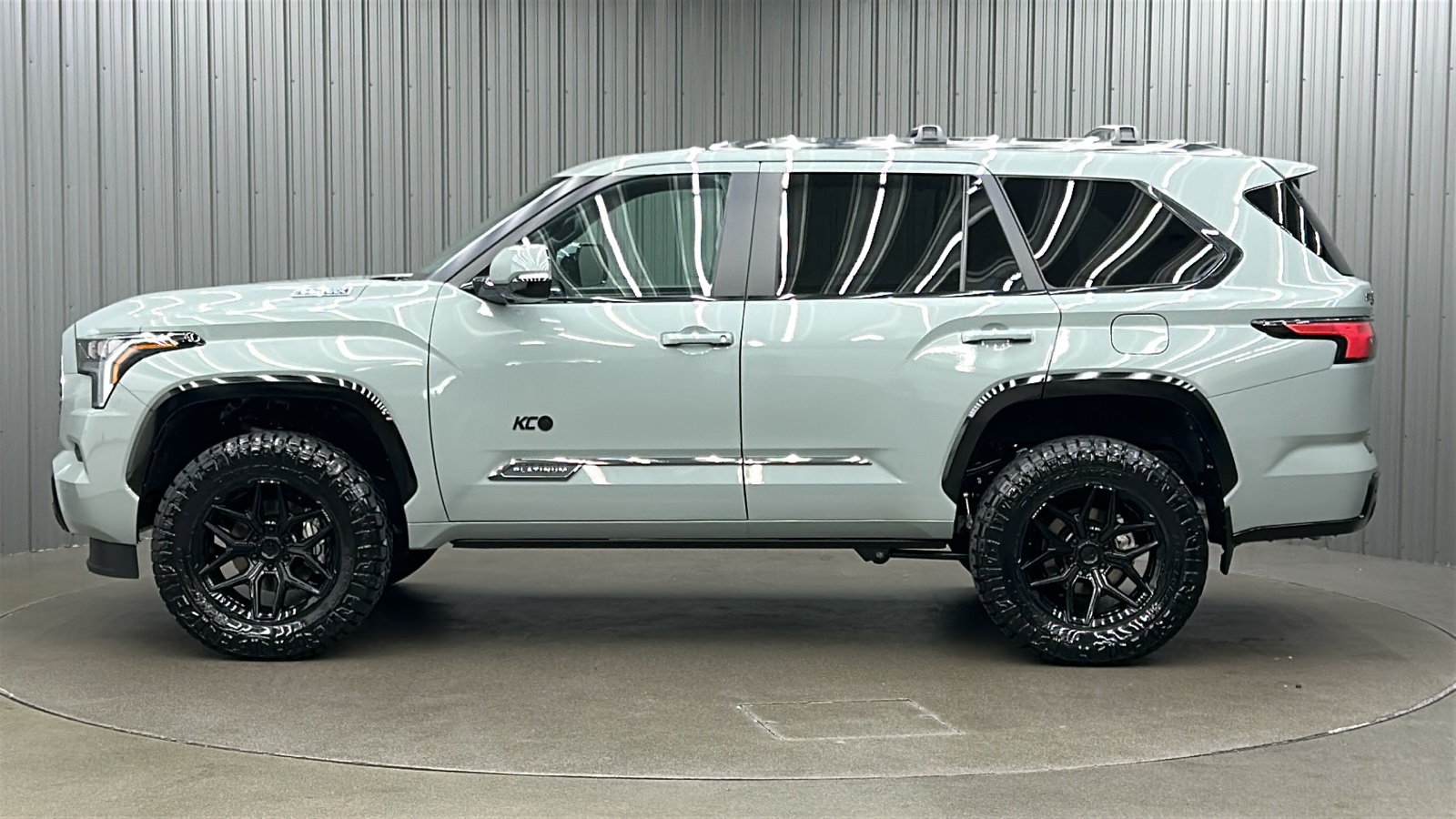 2025 Toyota Sequoia Platinum photo 2