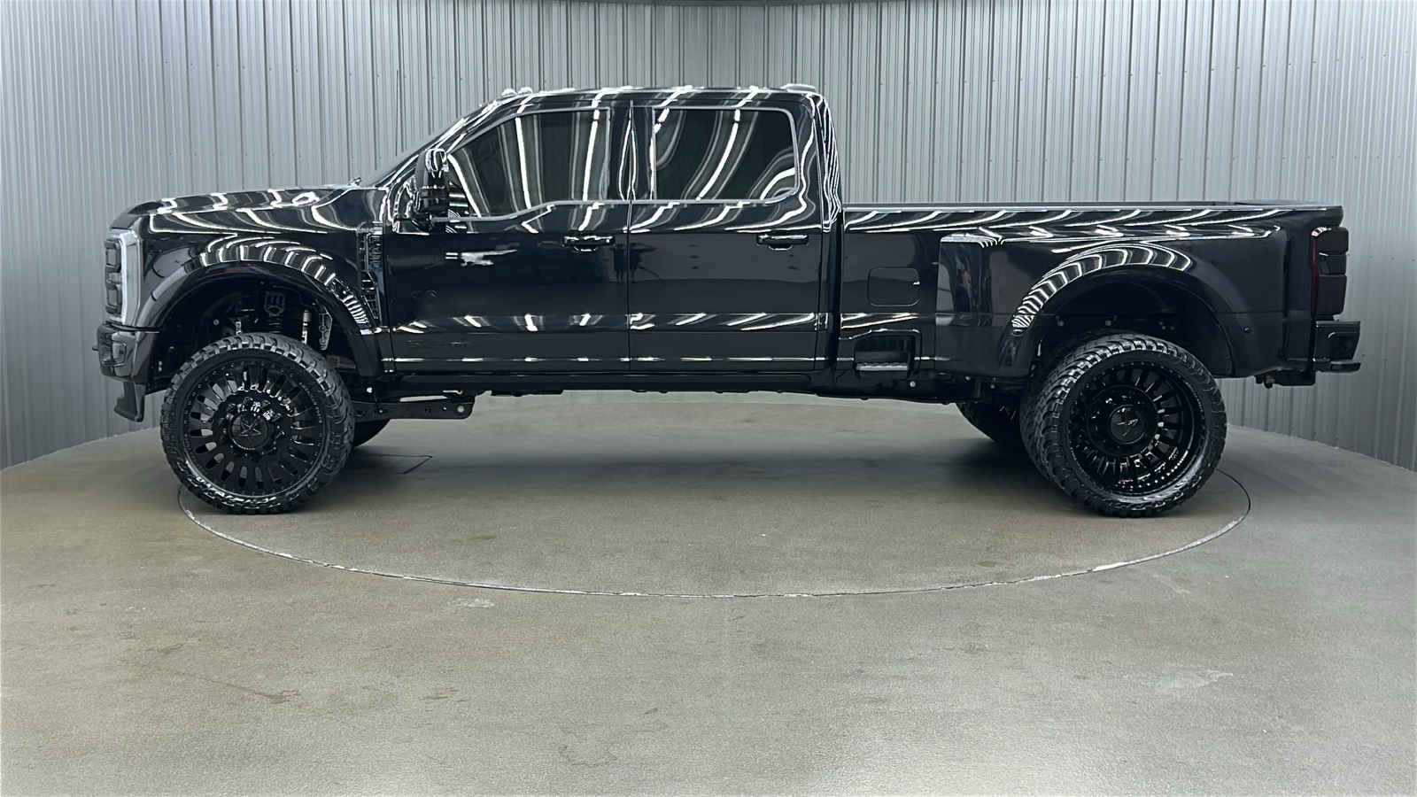 2025 Ford F-450 photo 2