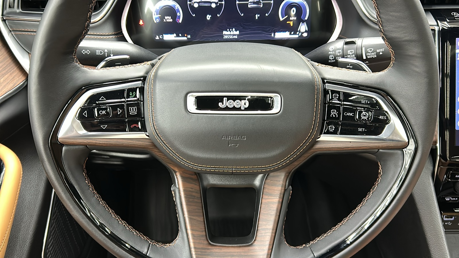 2023 Jeep Grand Cherokee Summit photo 18