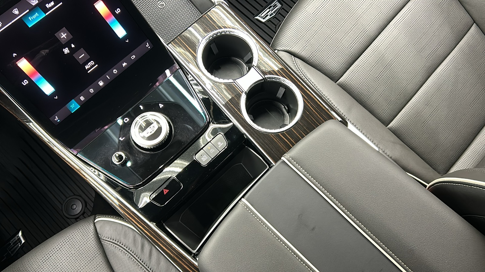 2025 Cadillac Escalade Premium Luxury photo 24
