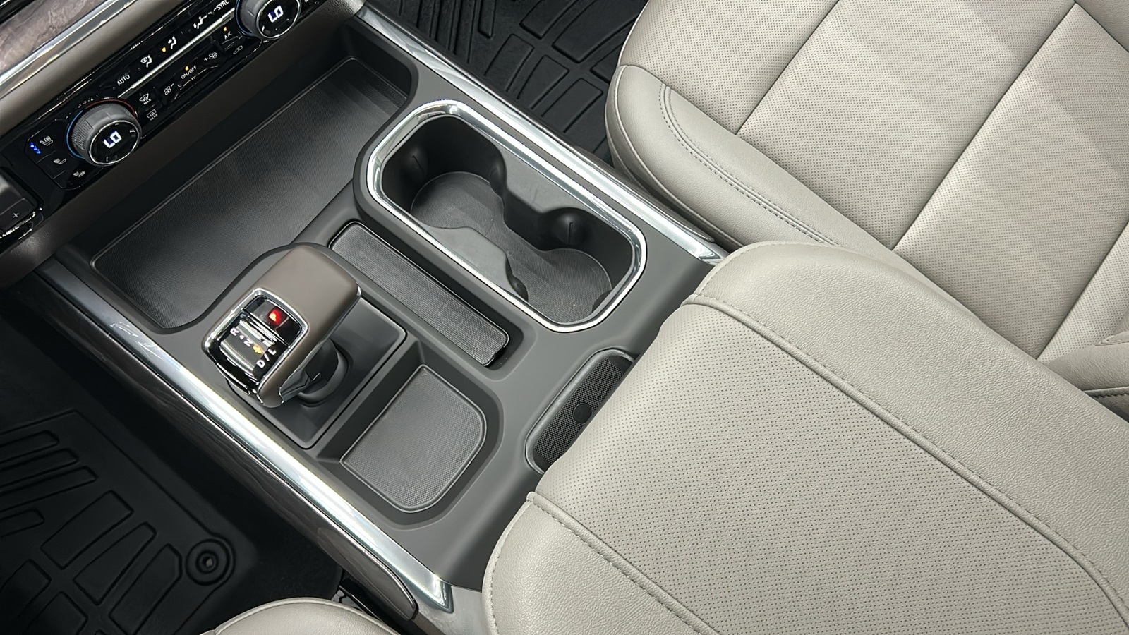 2025 Chevrolet Silverado 1500 LTZ photo 21