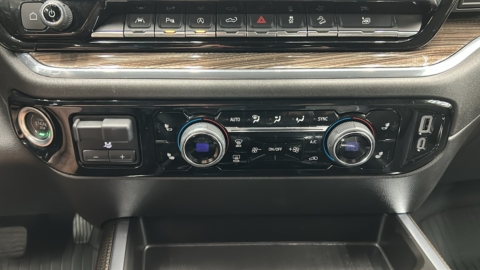 2024 Chevrolet Silverado 1500 RST Z71 photo 23