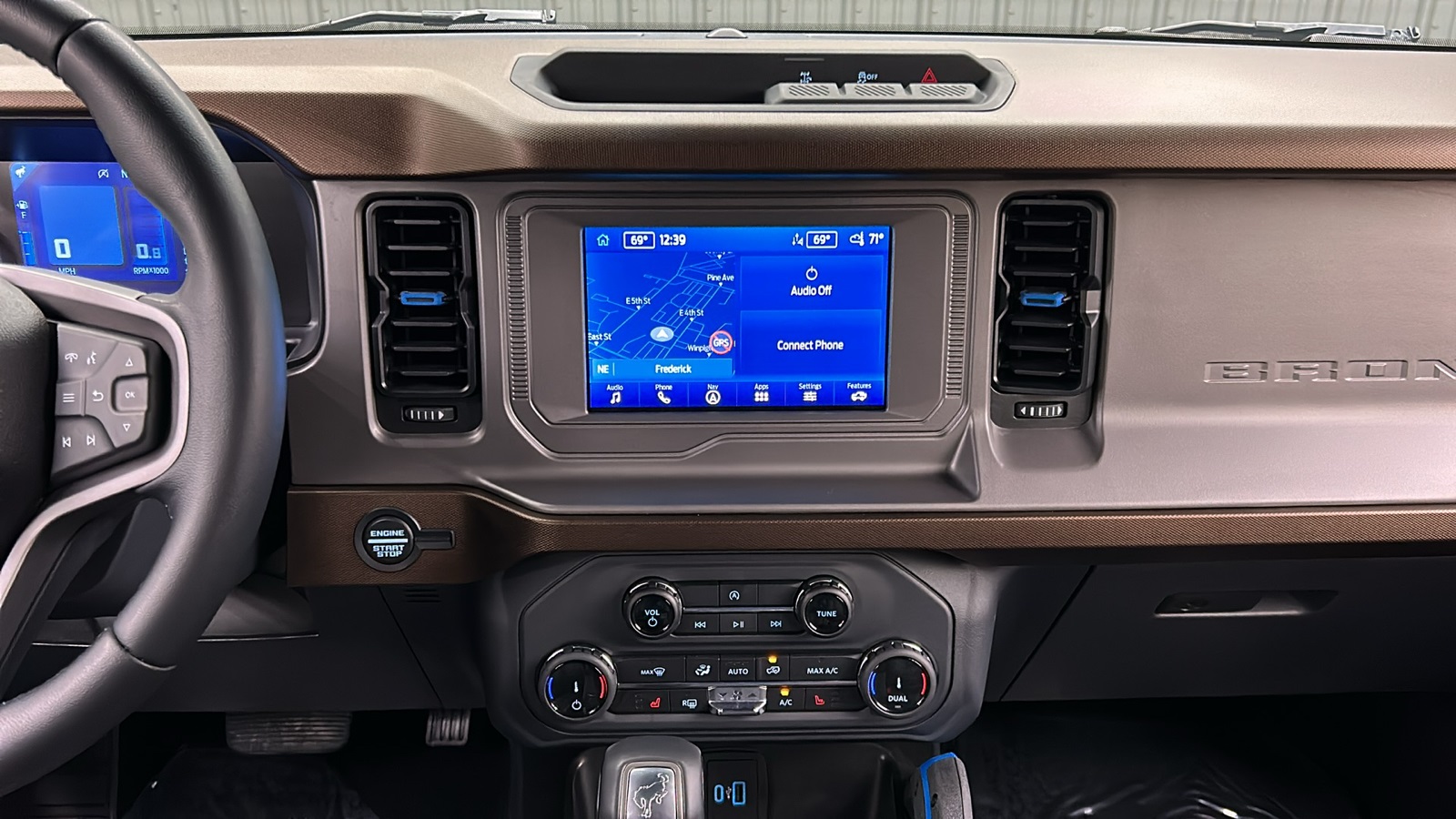 2022 Ford Bronco Outer Banks photo 25