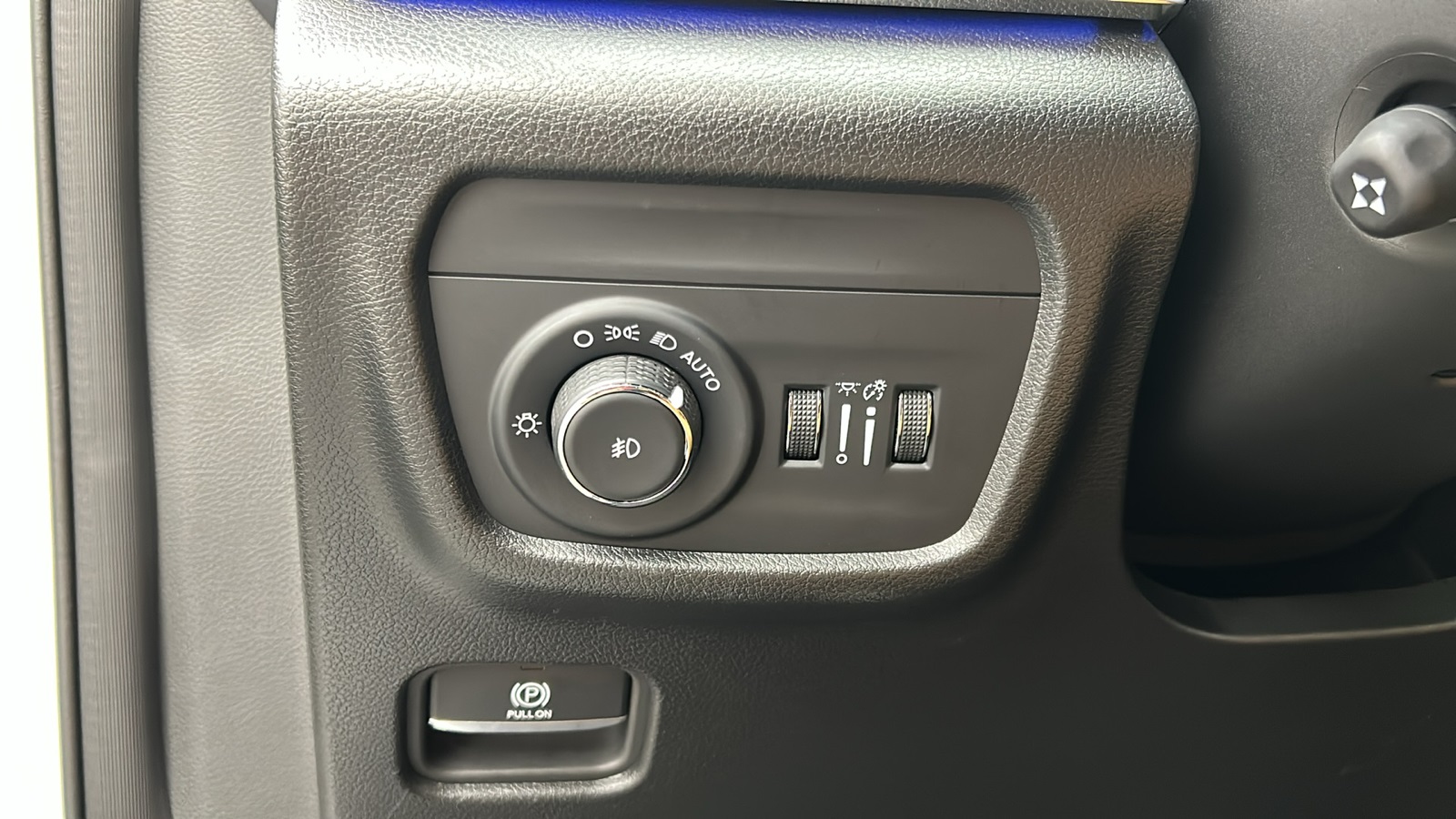 2023 Jeep Grand Cherokee Summit photo 24