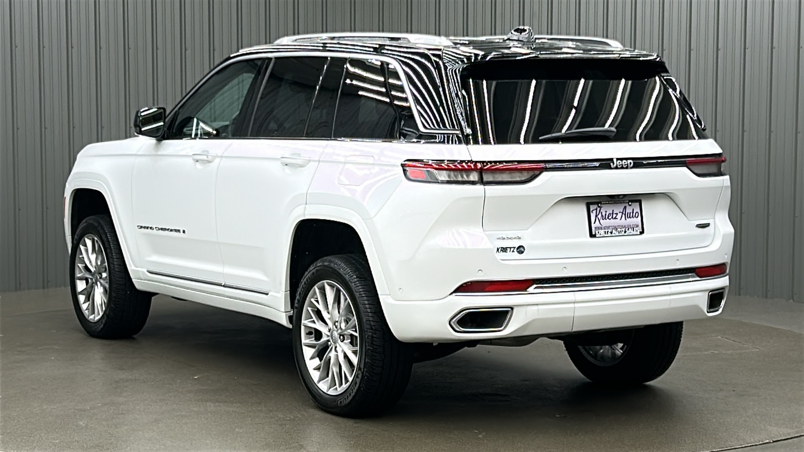 2023 Jeep Grand Cherokee Summit photo 3