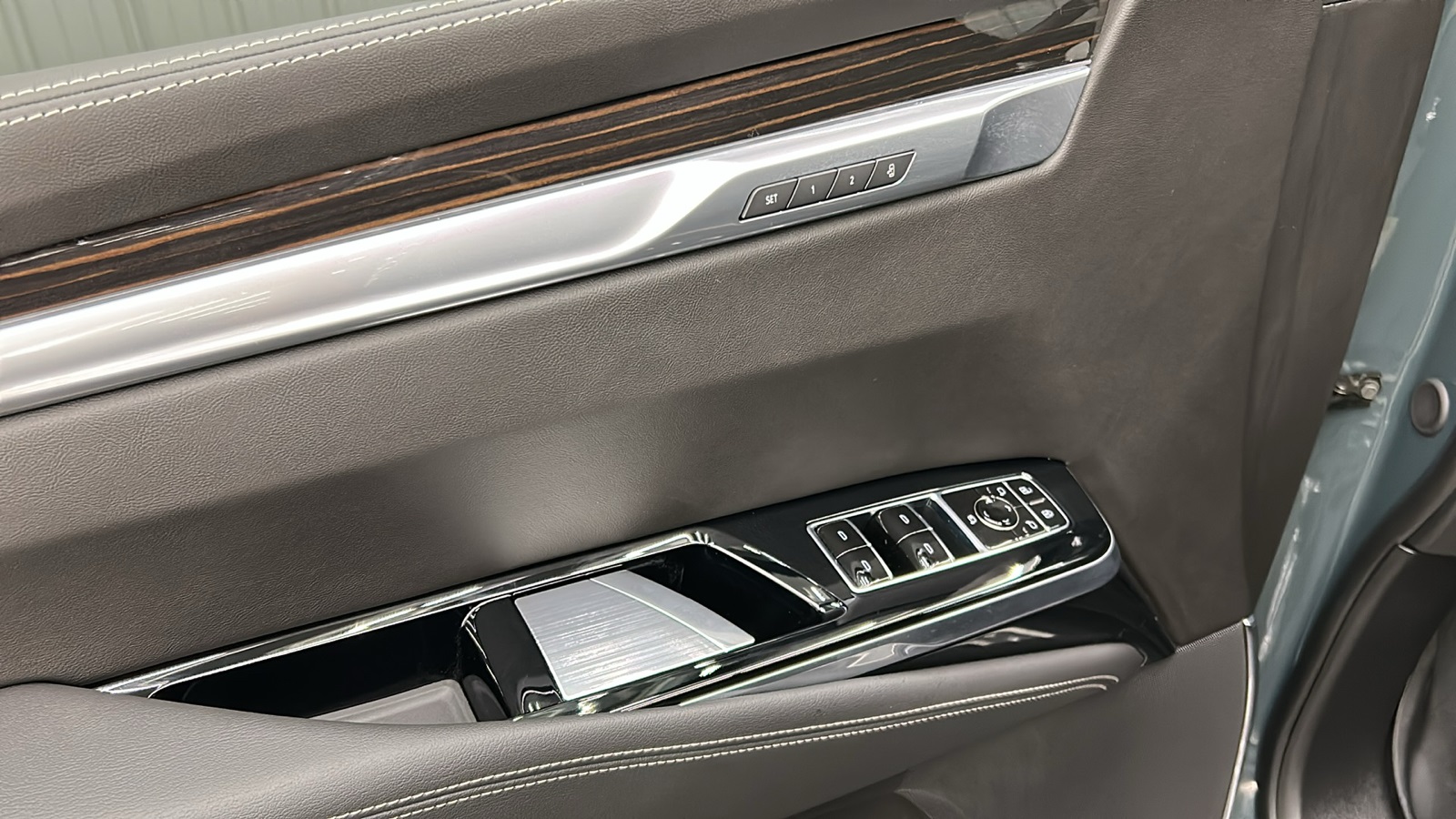 2025 Cadillac Escalade Premium Luxury photo 30