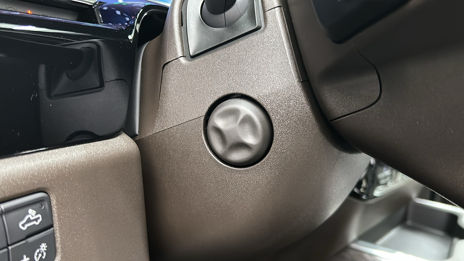 2025 Chevrolet Silverado 1500 LTZ photo 27