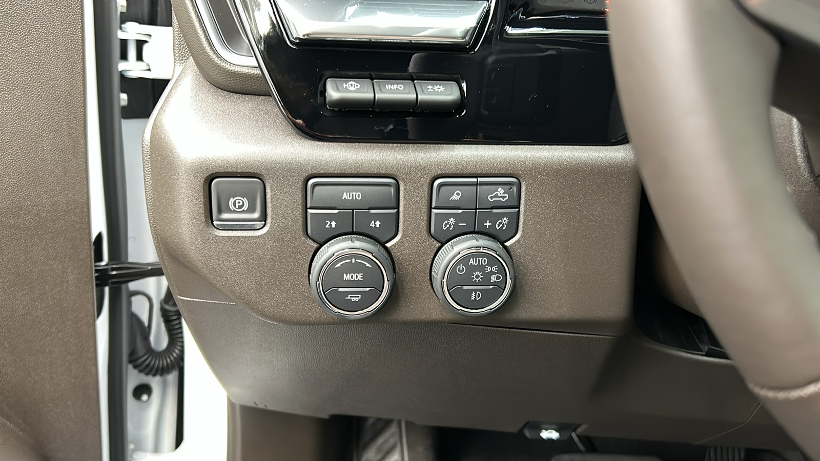 2025 Chevrolet Silverado 1500 LTZ photo 28