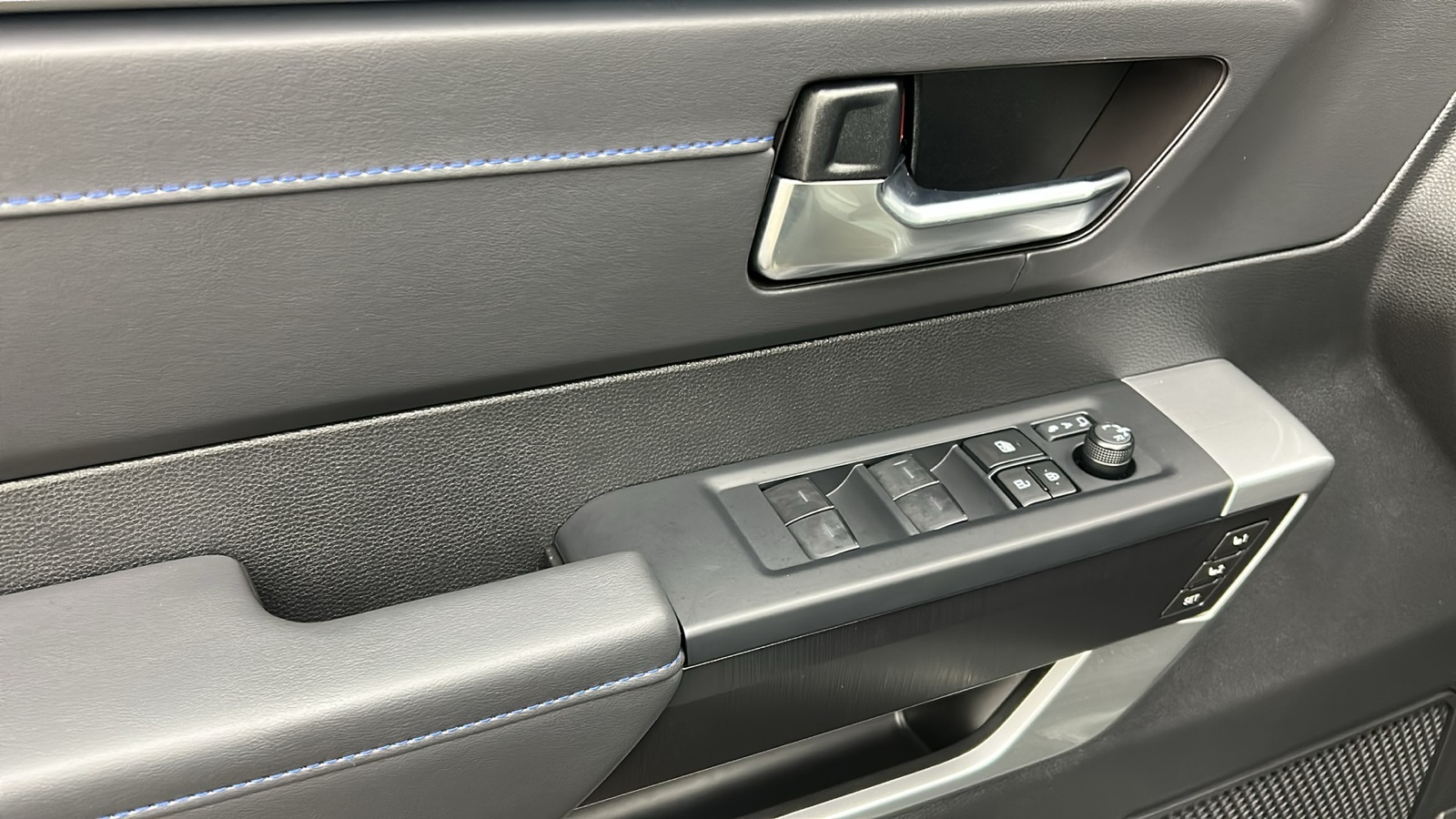 2025 Toyota Sequoia Platinum photo 27