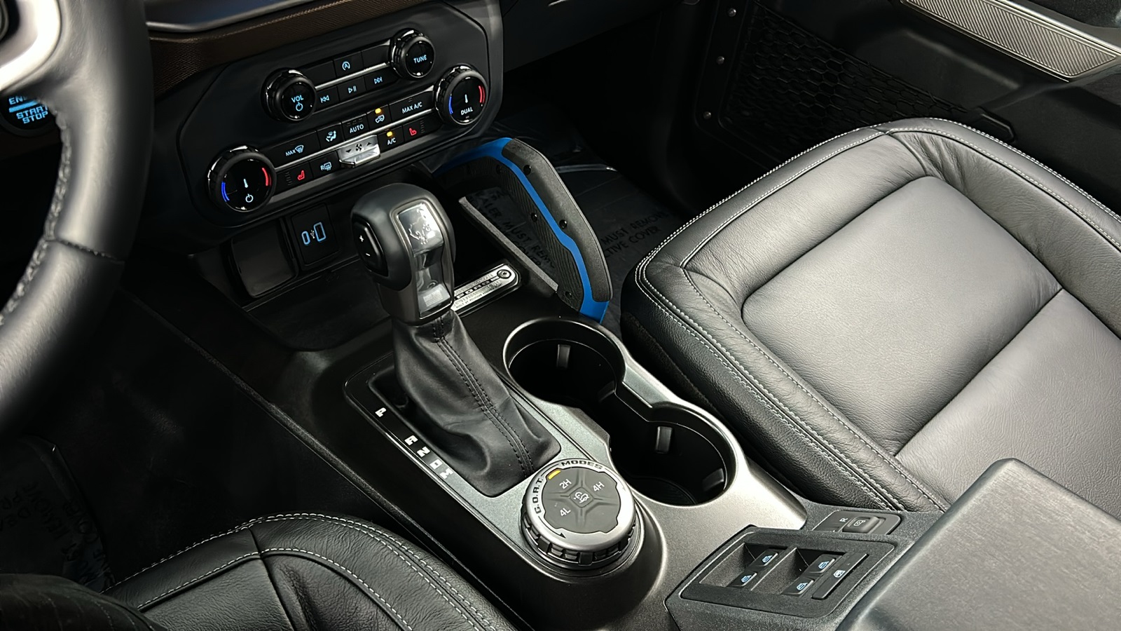2022 Ford Bronco Outer Banks photo 32