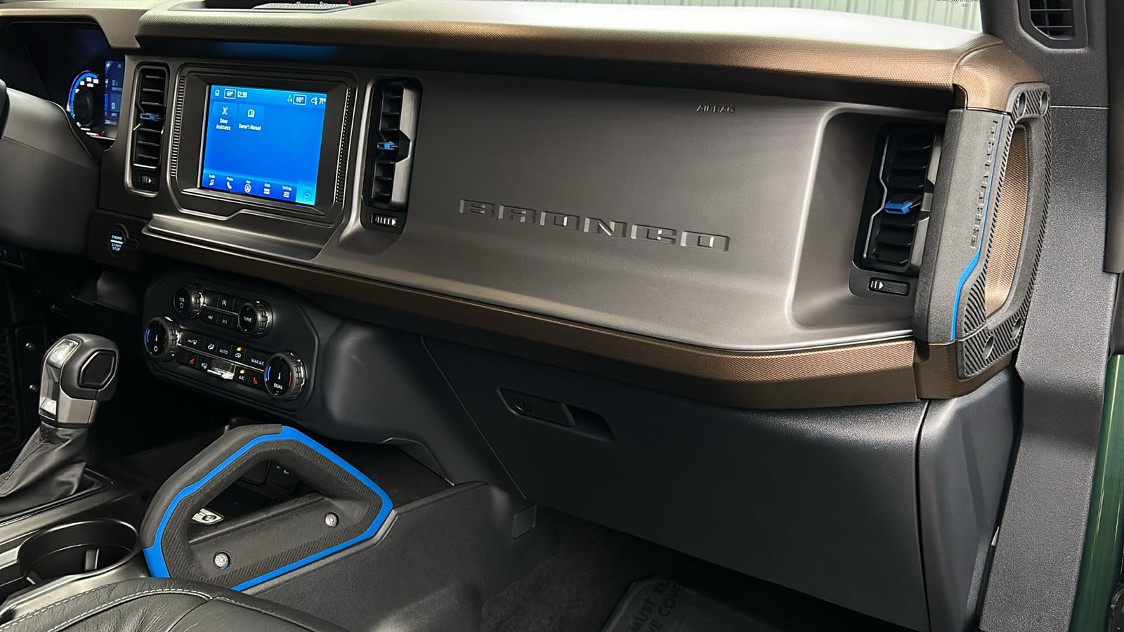 2022 Ford Bronco Outer Banks photo 37