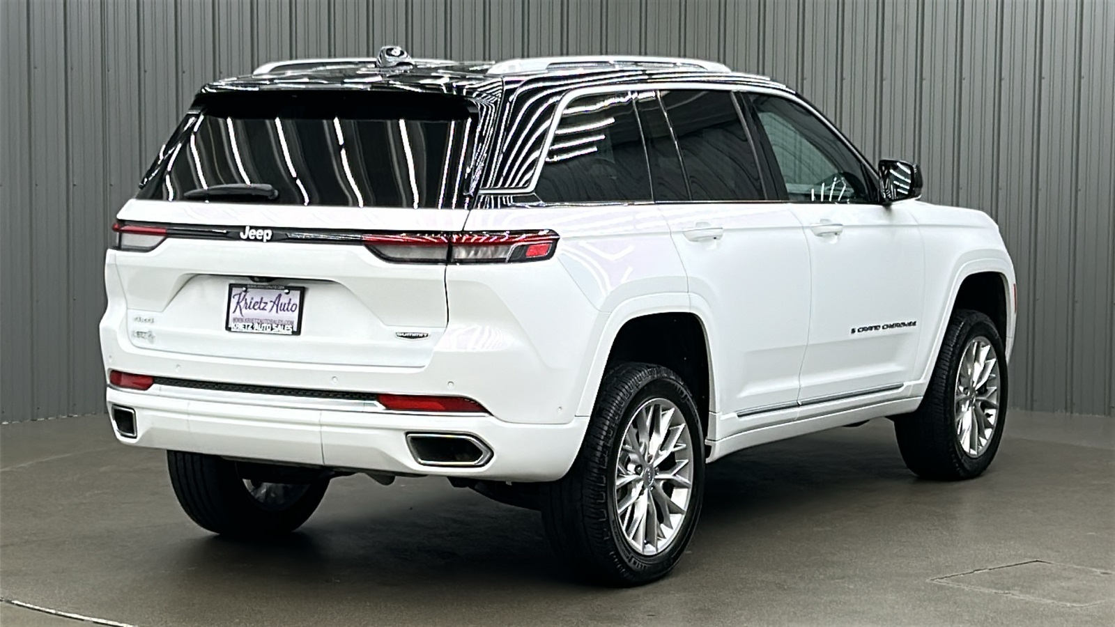 2023 Jeep Grand Cherokee Summit photo 5