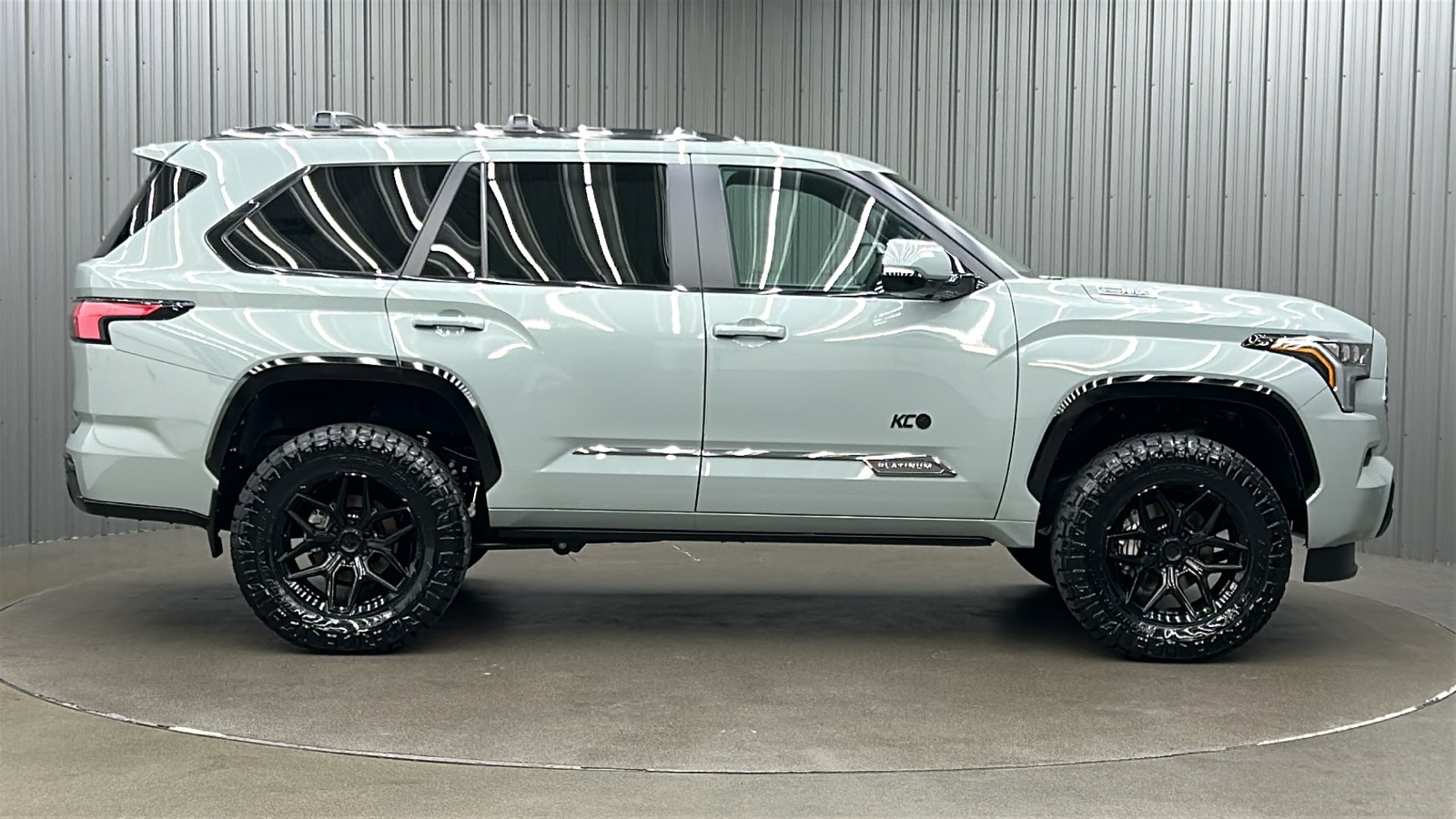 2025 Toyota Sequoia Platinum photo 4