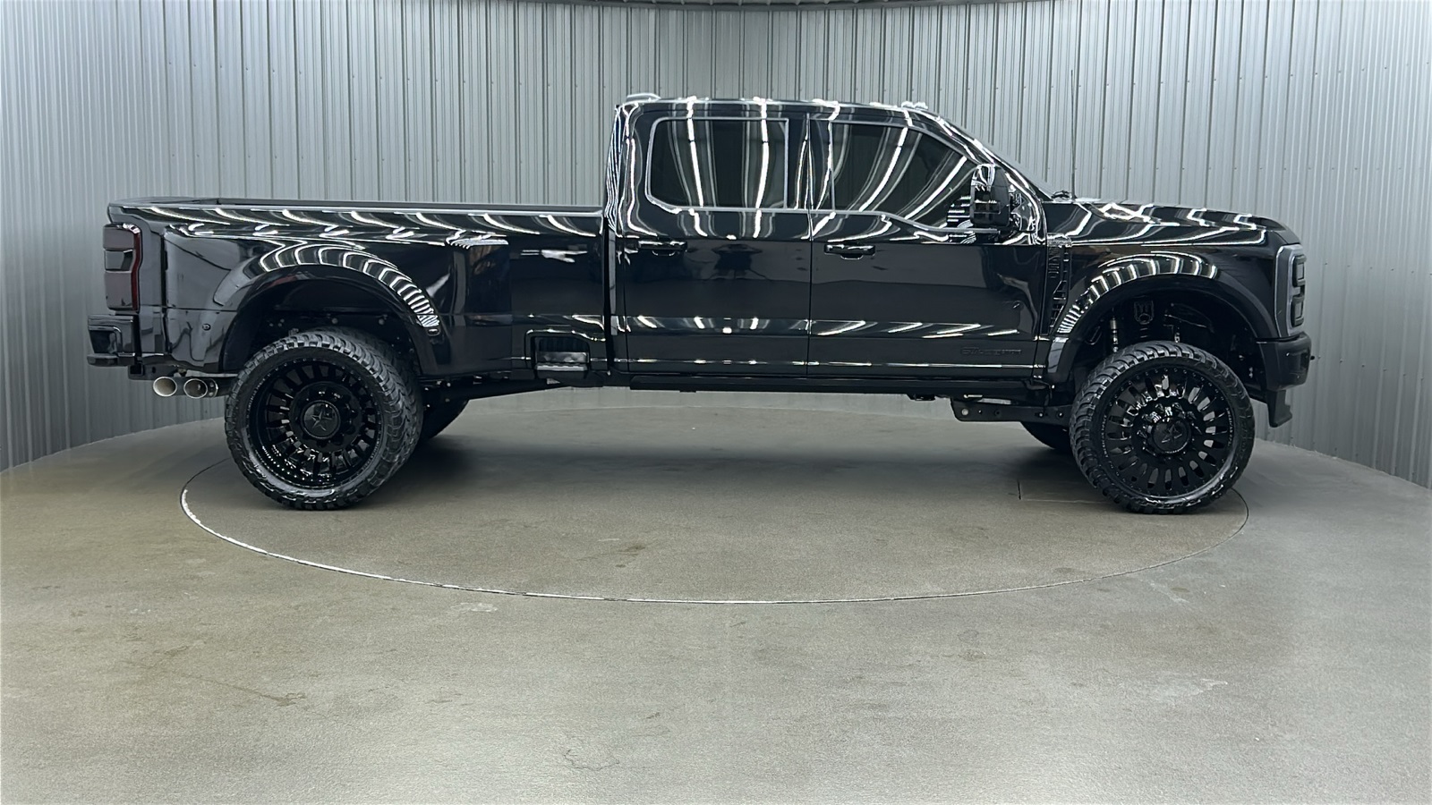 2025 Ford F-450 photo 6