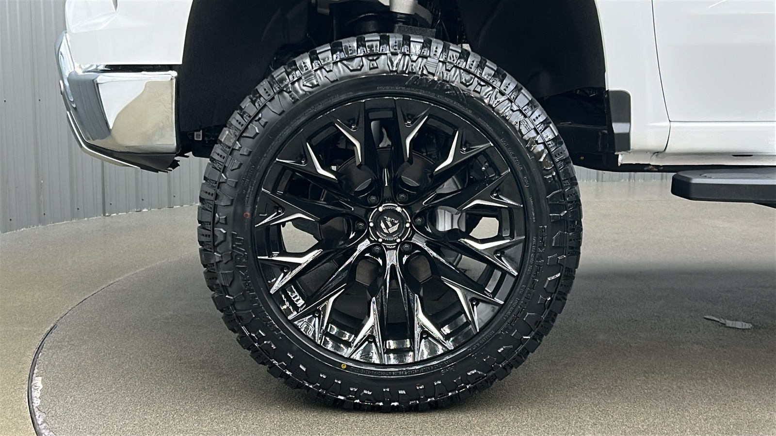 2025 Chevrolet Silverado 1500 LTZ photo 9