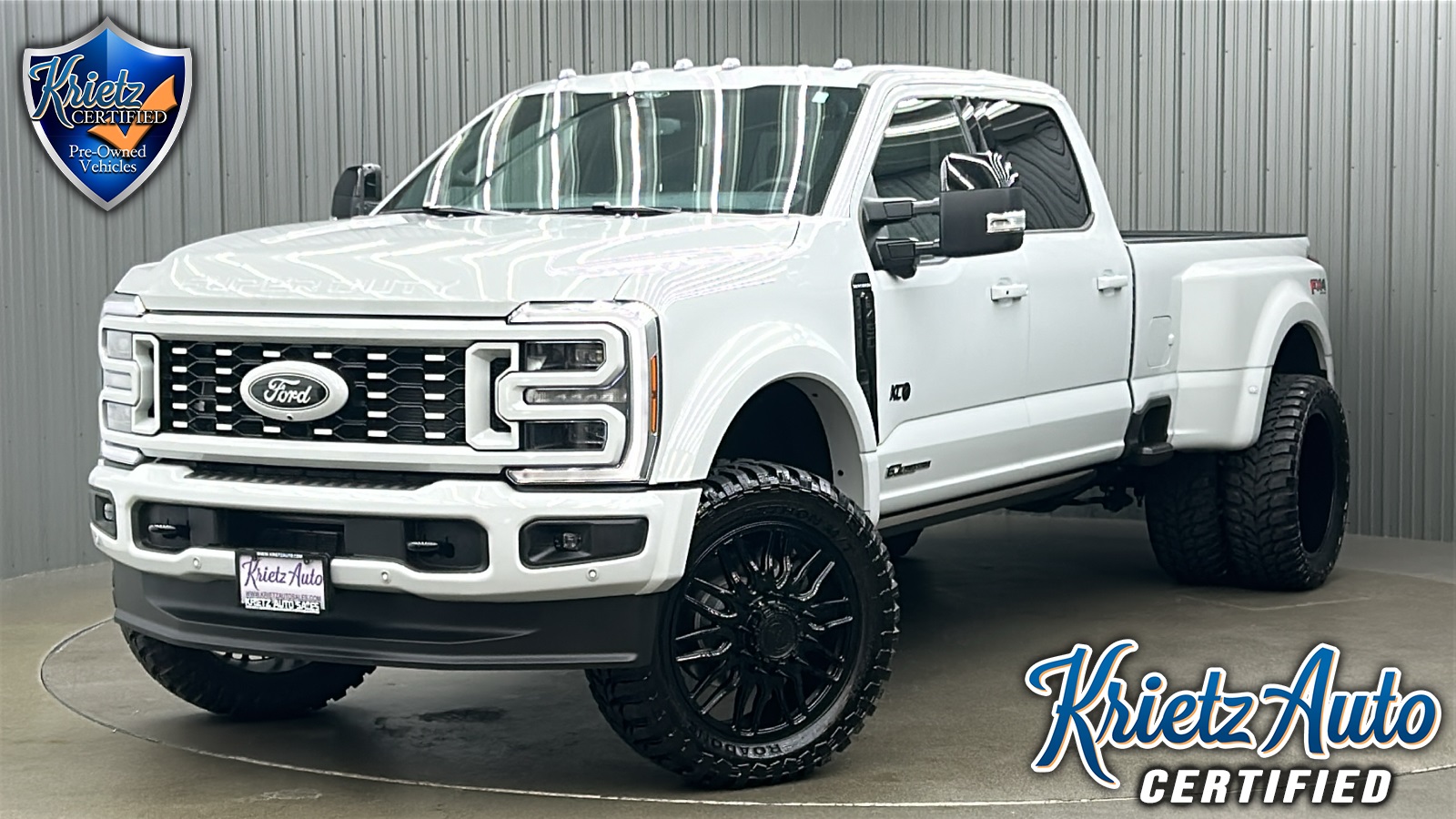 2025 Ford F-450 Super Duty Platinum's photo