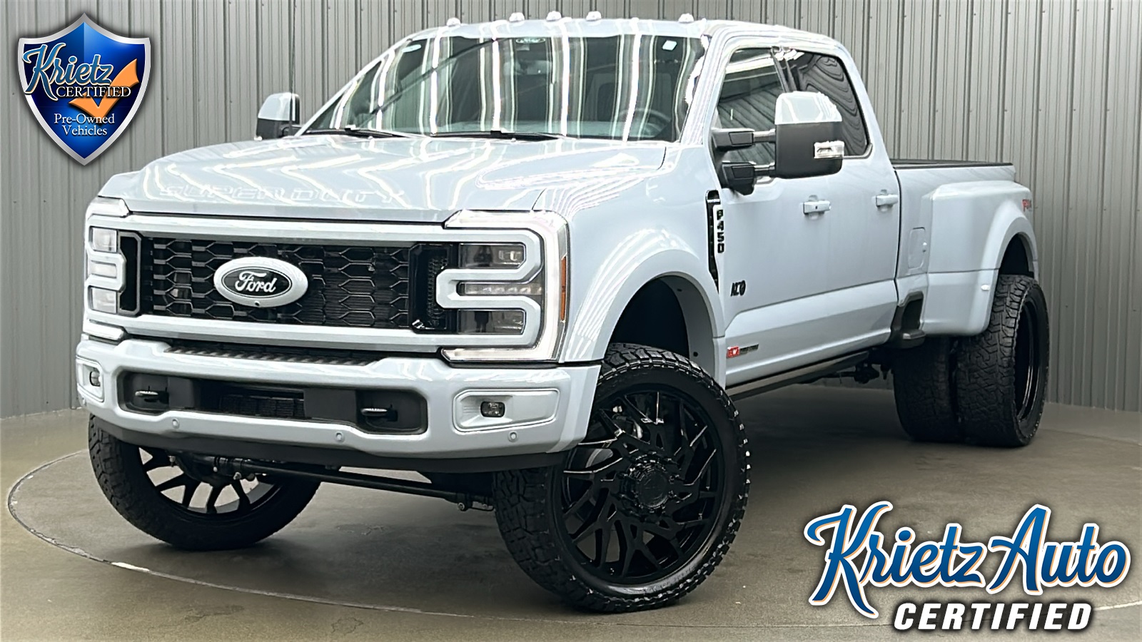 2025 Ford F-450 Super Duty Platinum's photo