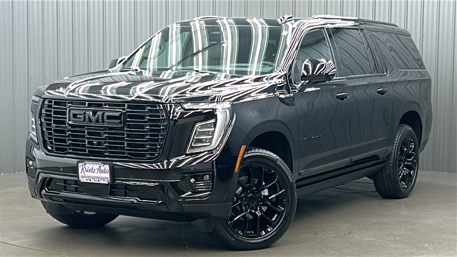 2025 GMC Yukon XL Denali w/ COLORMATCH, Power Steps & Sunroof