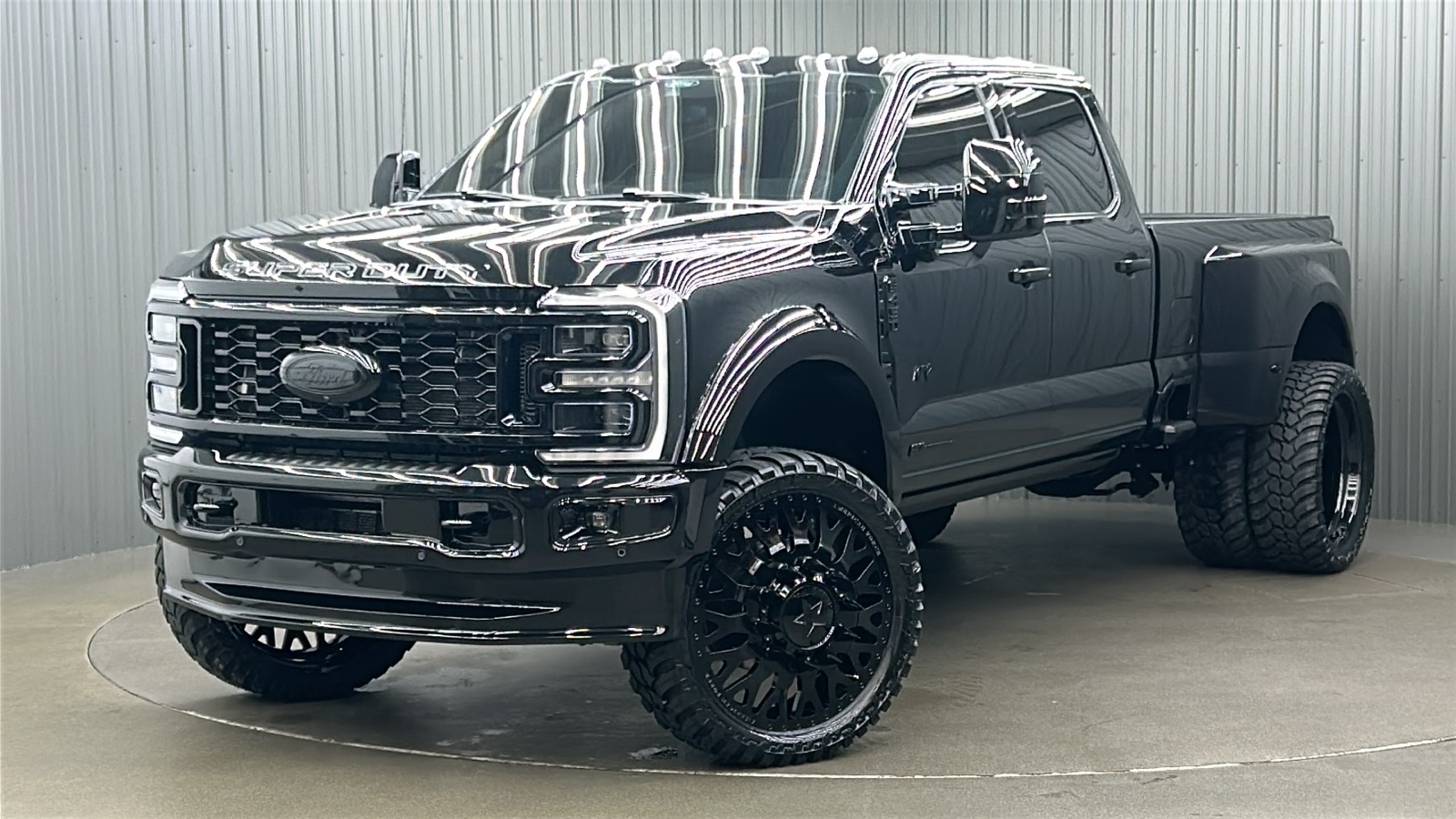 2025 Ford F-450 Super Duty Platinum's photo