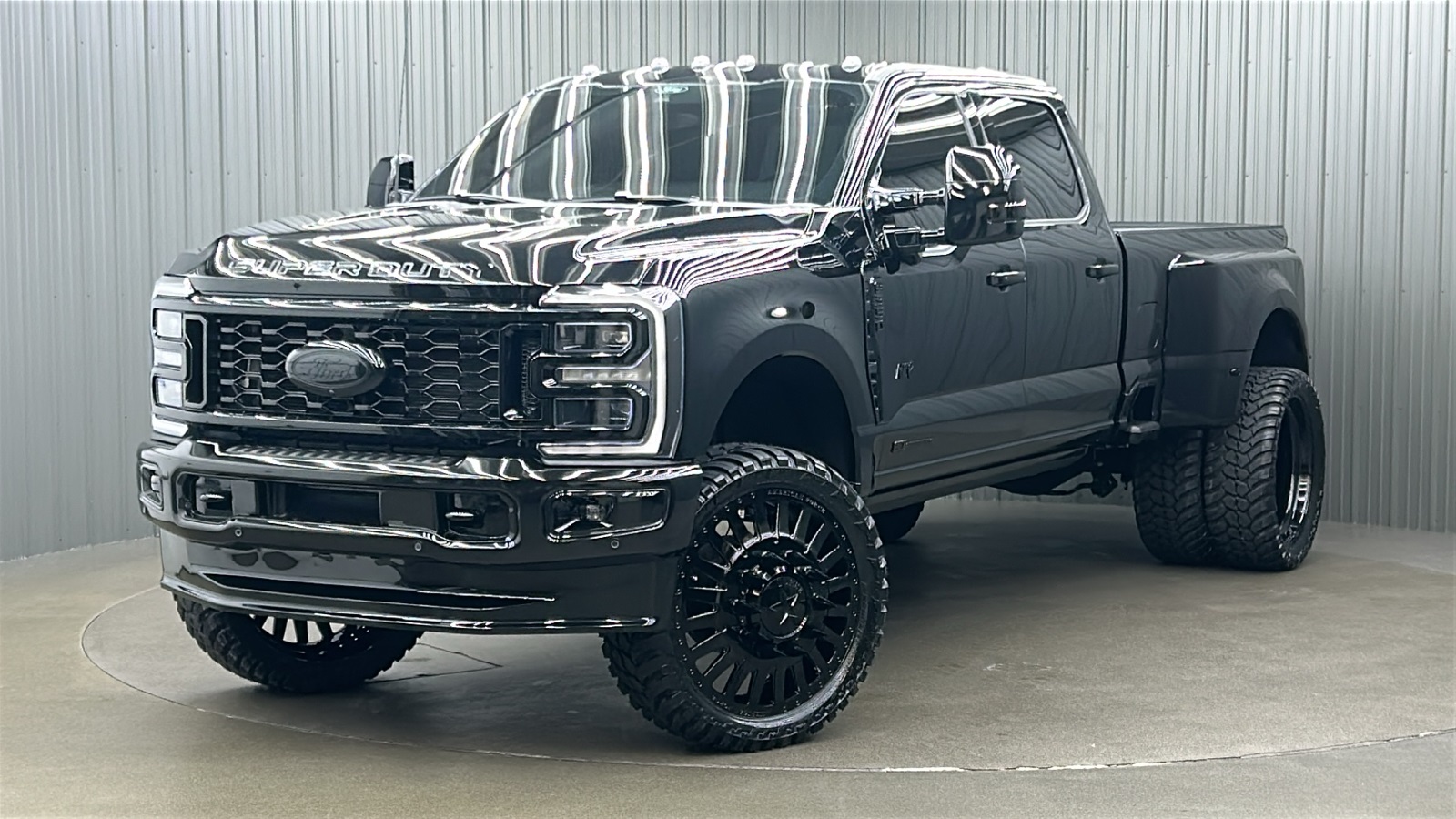 2025 Ford F-350 Super Duty Platinum's photo