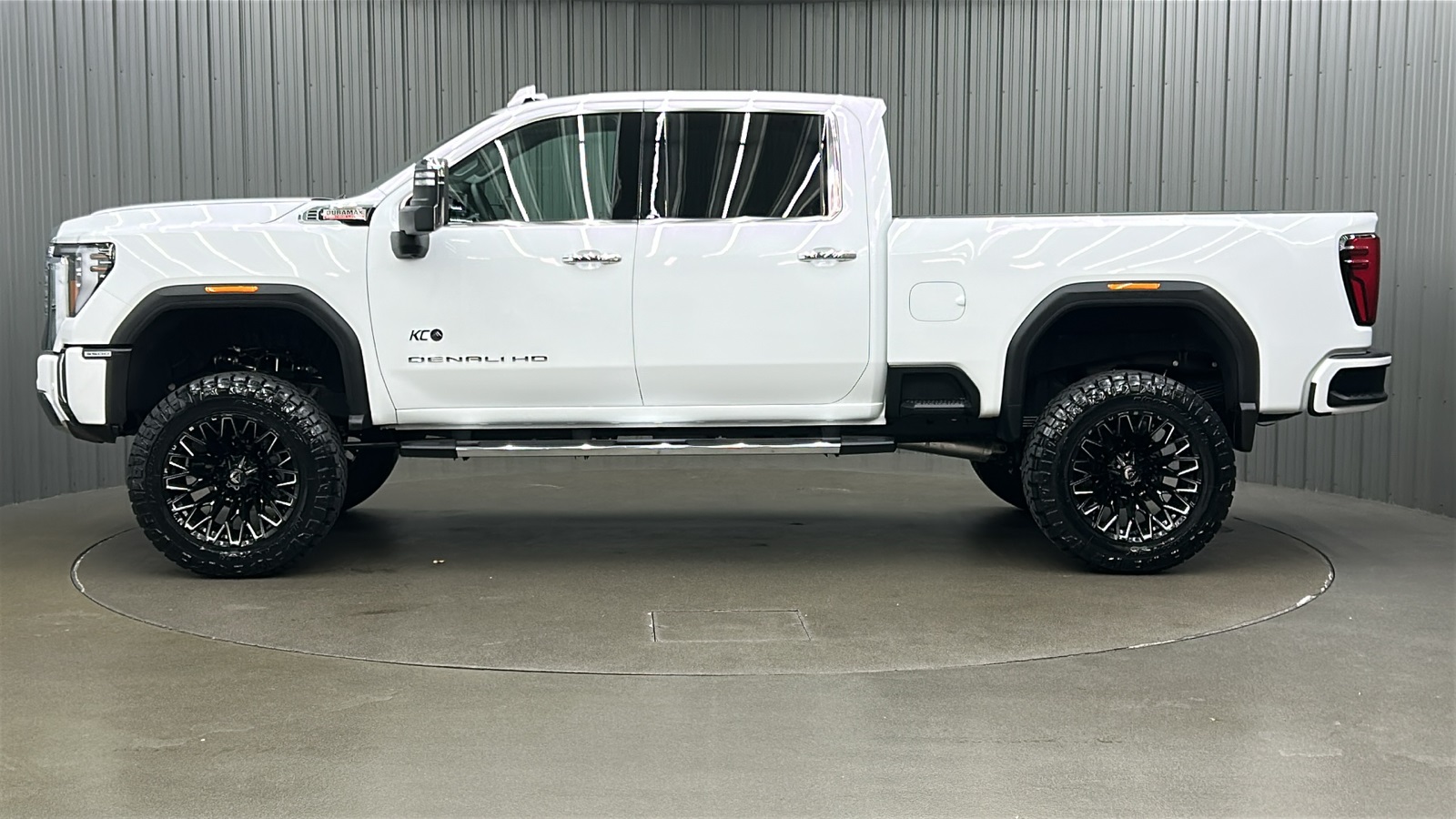 2025 Gmc Sierra HD Denali photo 2