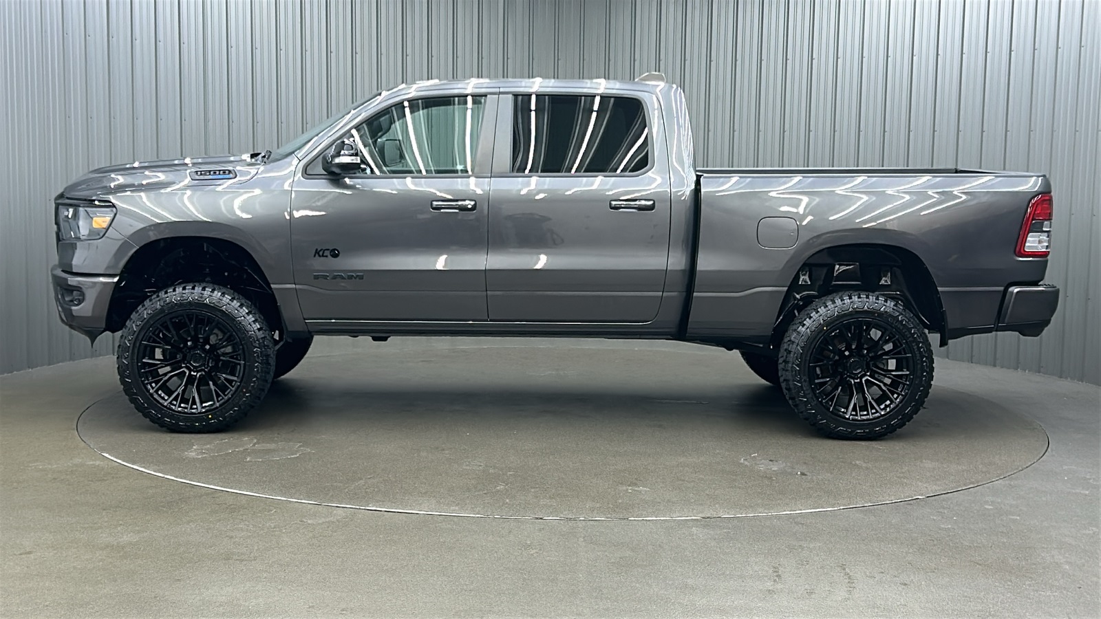 2022 Ram 1500 Big Horn Lone Star Night Edition photo 2