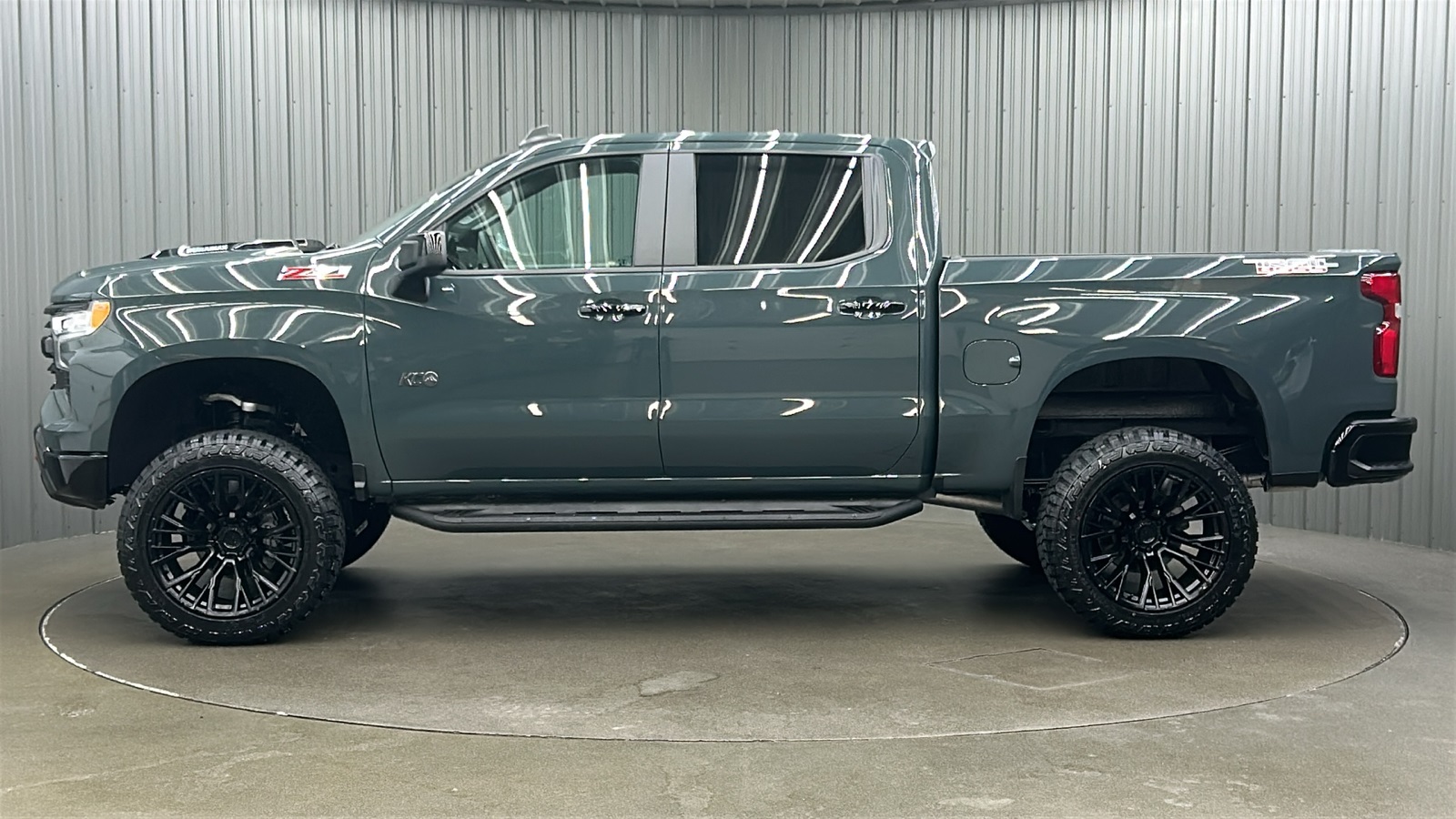 2025 Chevrolet Silverado 1500 LT Trail Boss photo 2
