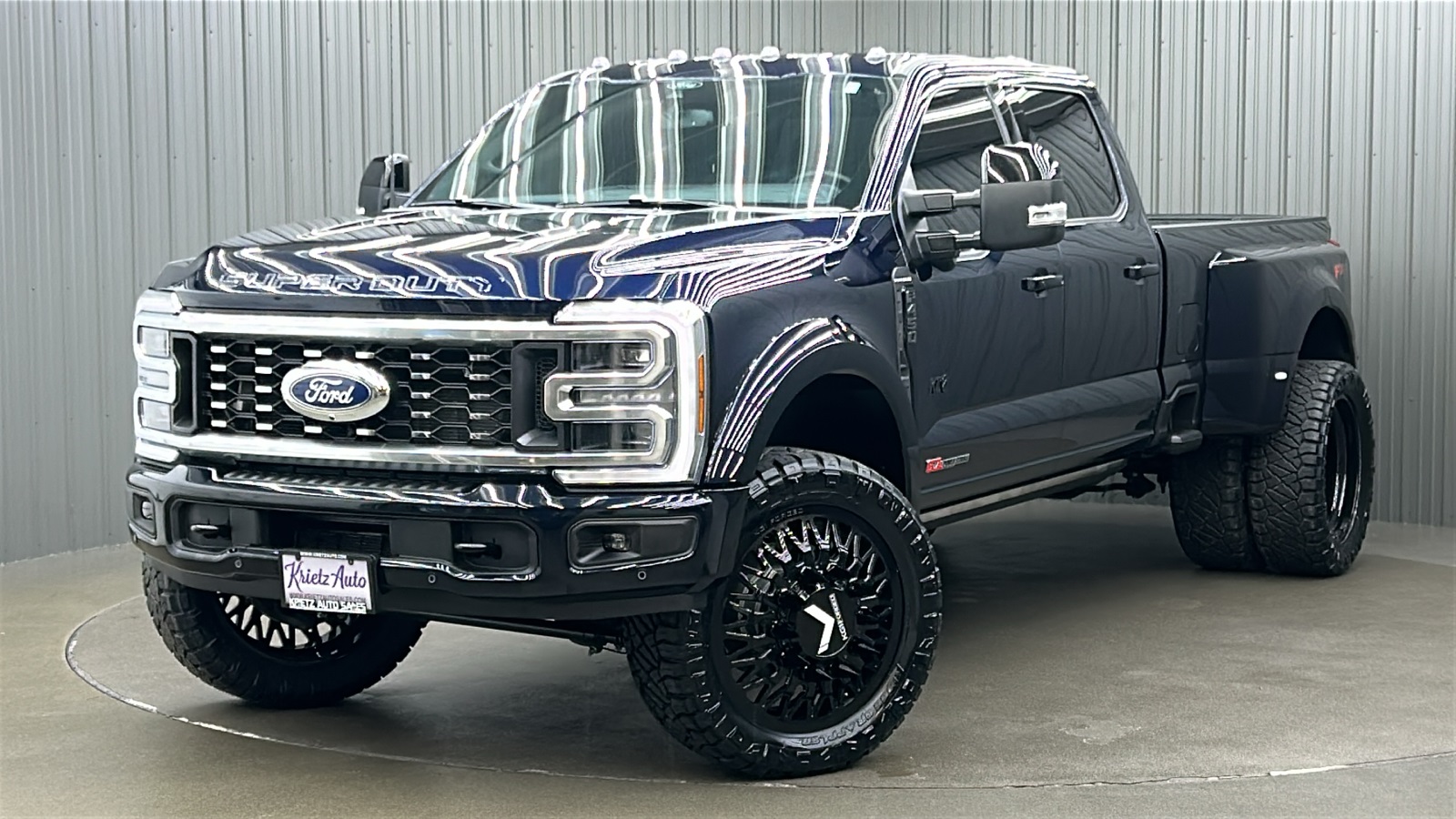 2025 Ford F-450 Super Duty Platinum's photo