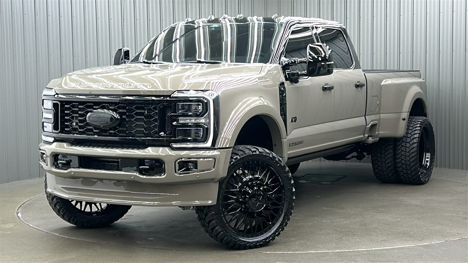 2026 Ford F-450 Super Duty Platinum's photo