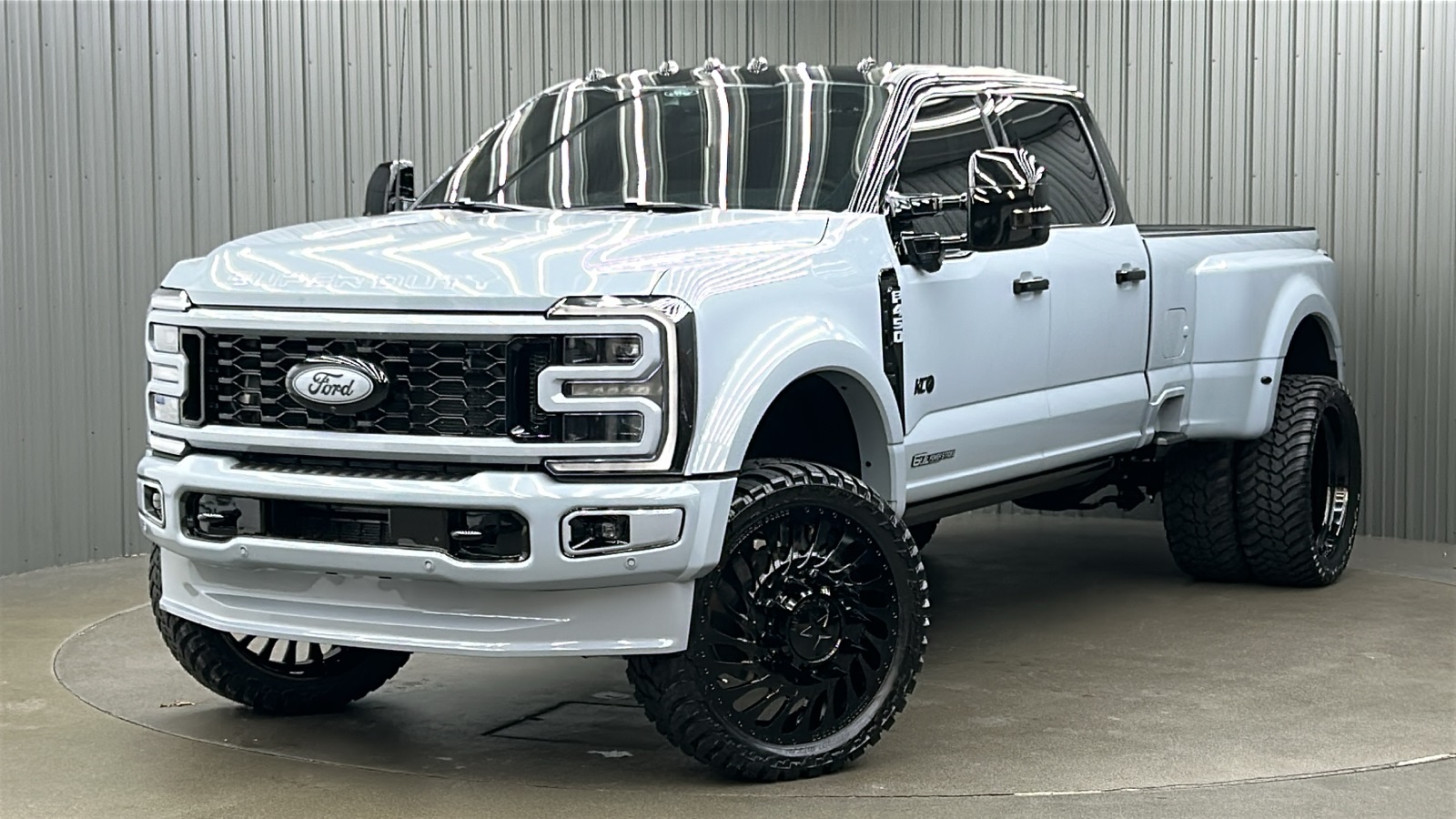 2026 Ford F-450 Super Duty Platinum's photo