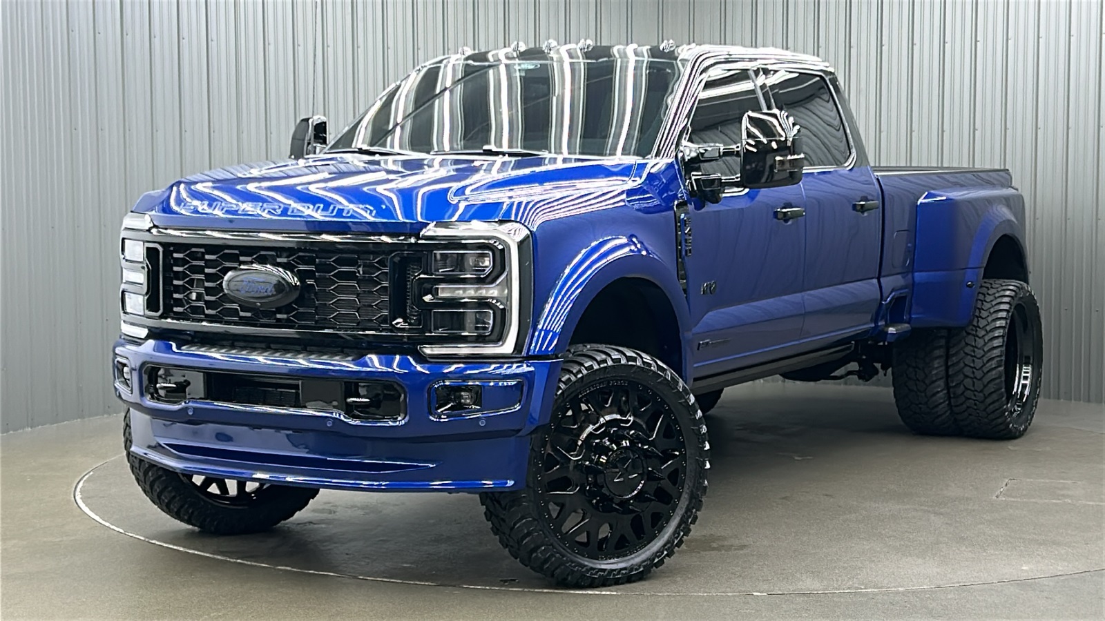 2026 Ford F-450 Super Duty Platinum's photo