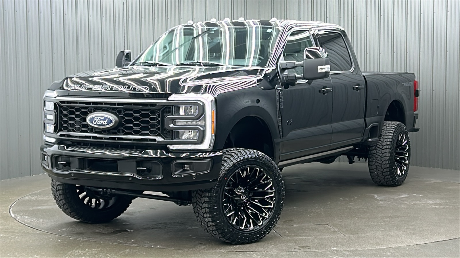 2023 Ford F-350 Super Duty Lariat's photo
