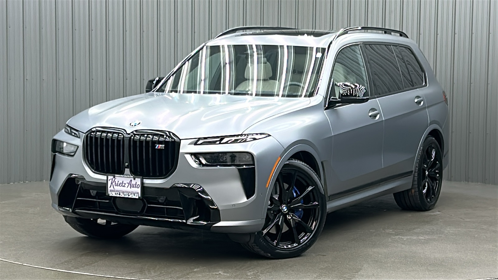 2025 BMW X7 M60i's photo