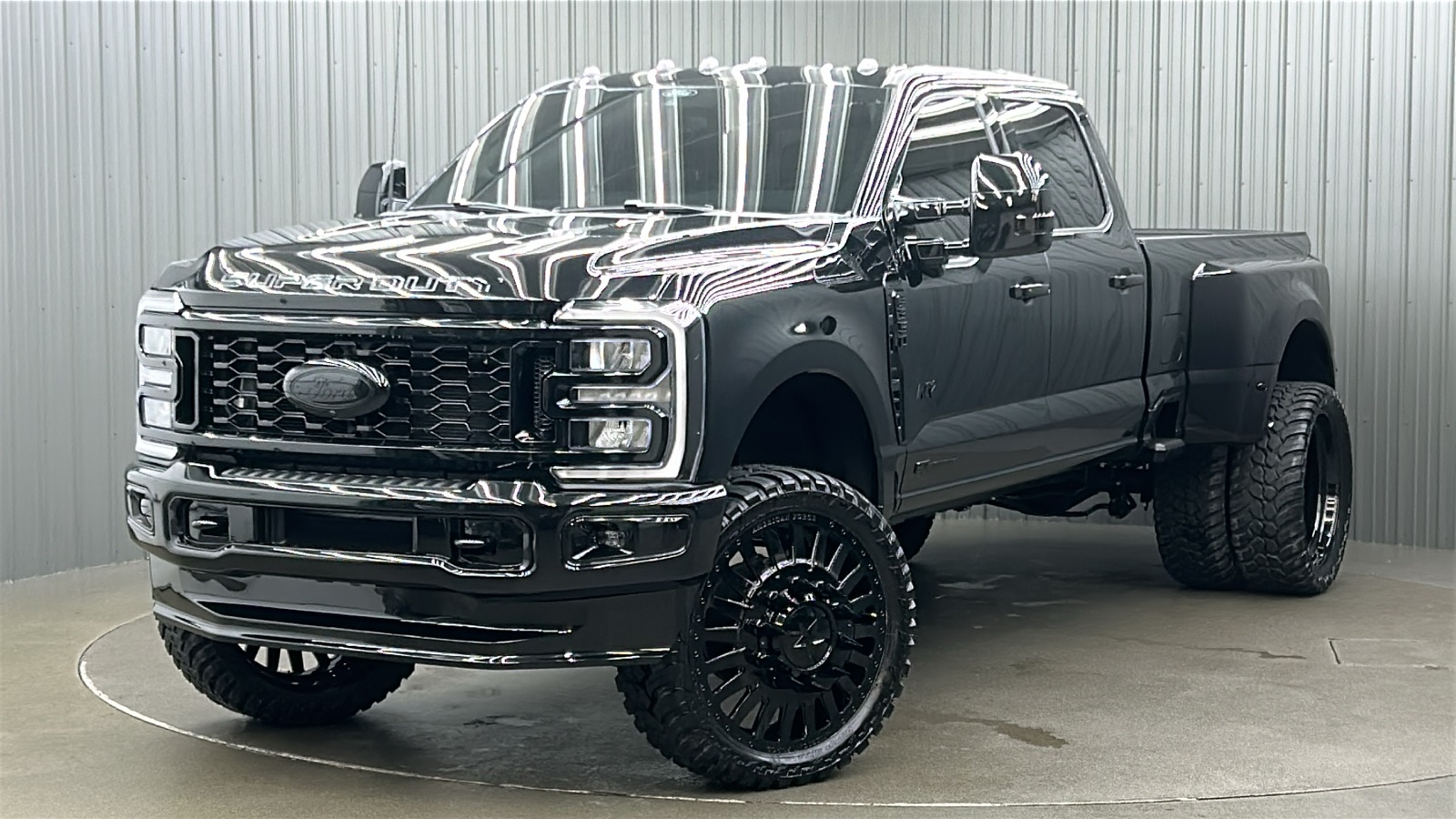 2025 Ford F-350 Super Duty Lariat's photo