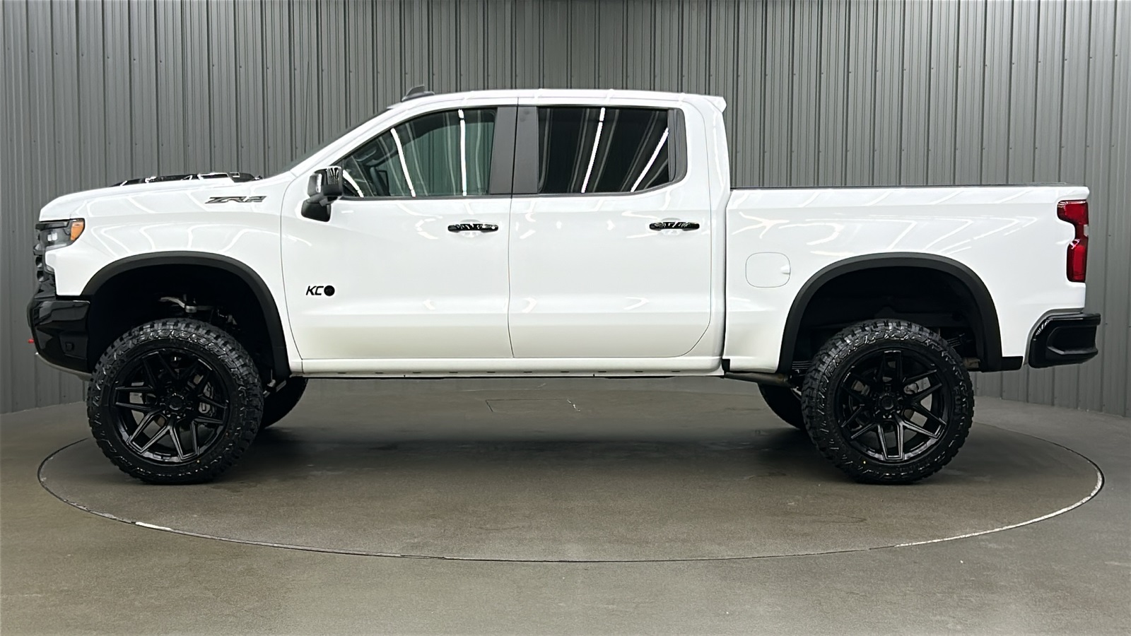 2024 Chevrolet Silverado 1500 ZR2 photo 2