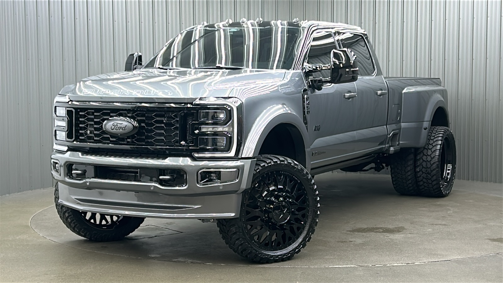 2026 Ford F-450 Super Duty Platinum's photo