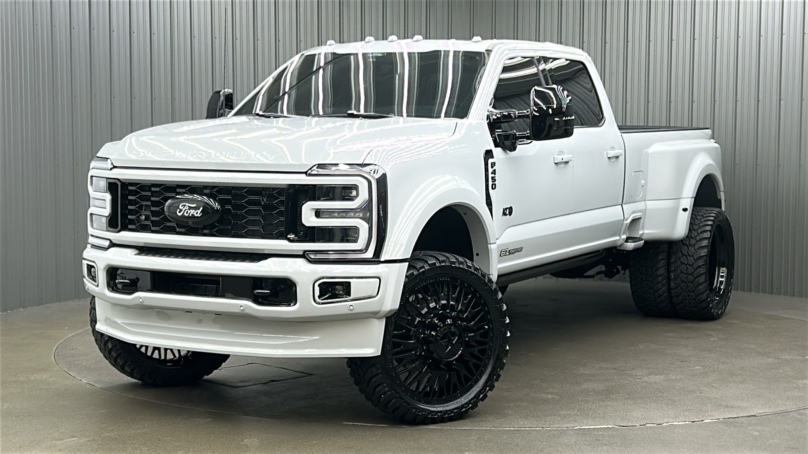 2026 Ford F-450 Super Duty Platinum's photo
