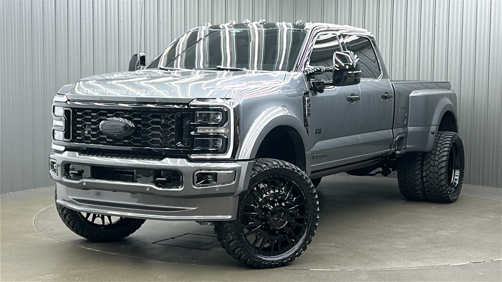 2026 Ford F-450 Super Duty Platinum's photo