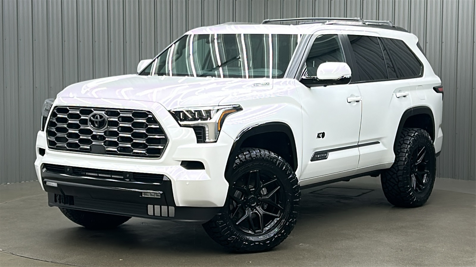 2025 Toyota Sequoia Platinum's photo