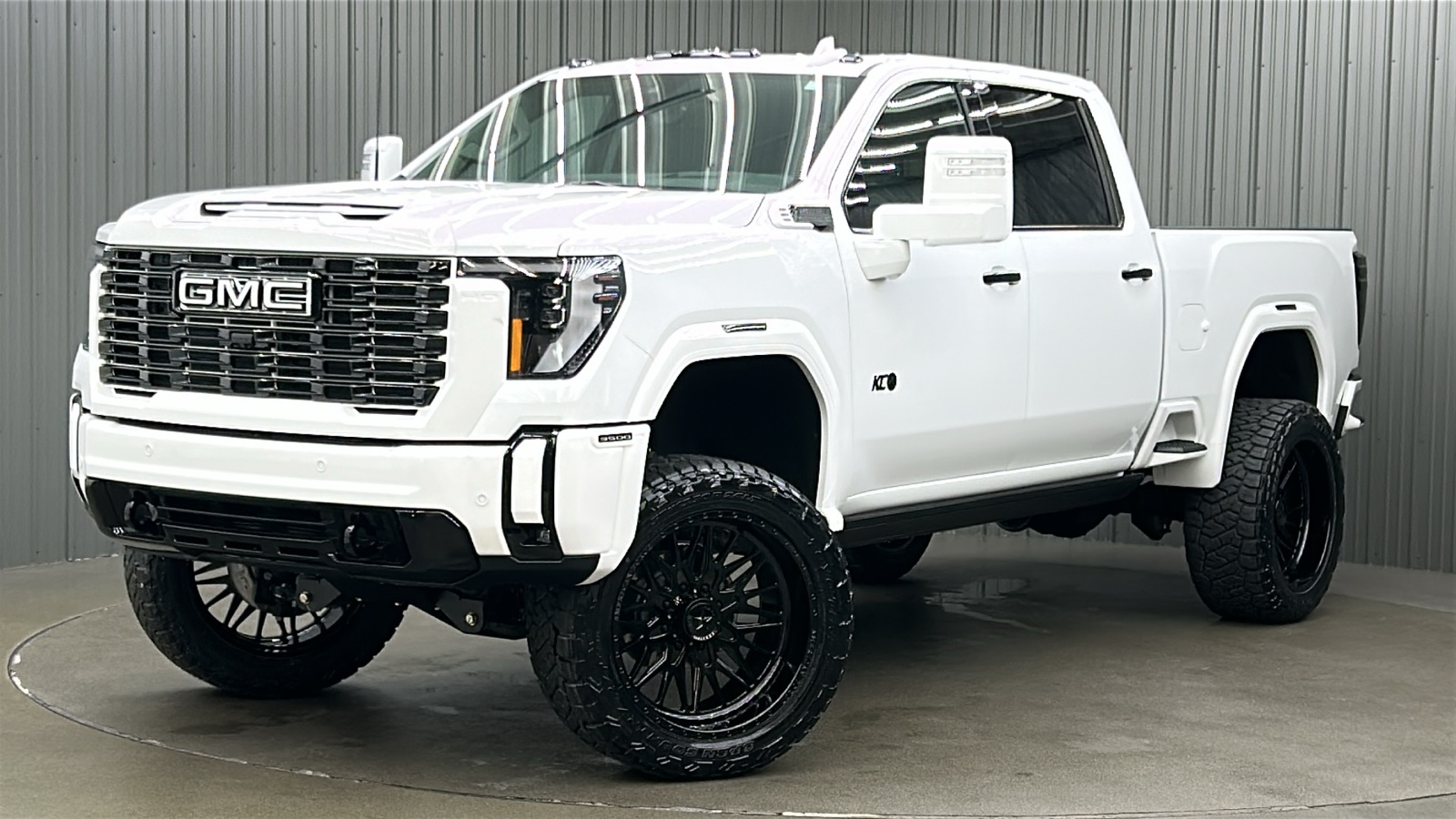 2025 GMC Sierra Denali's photo