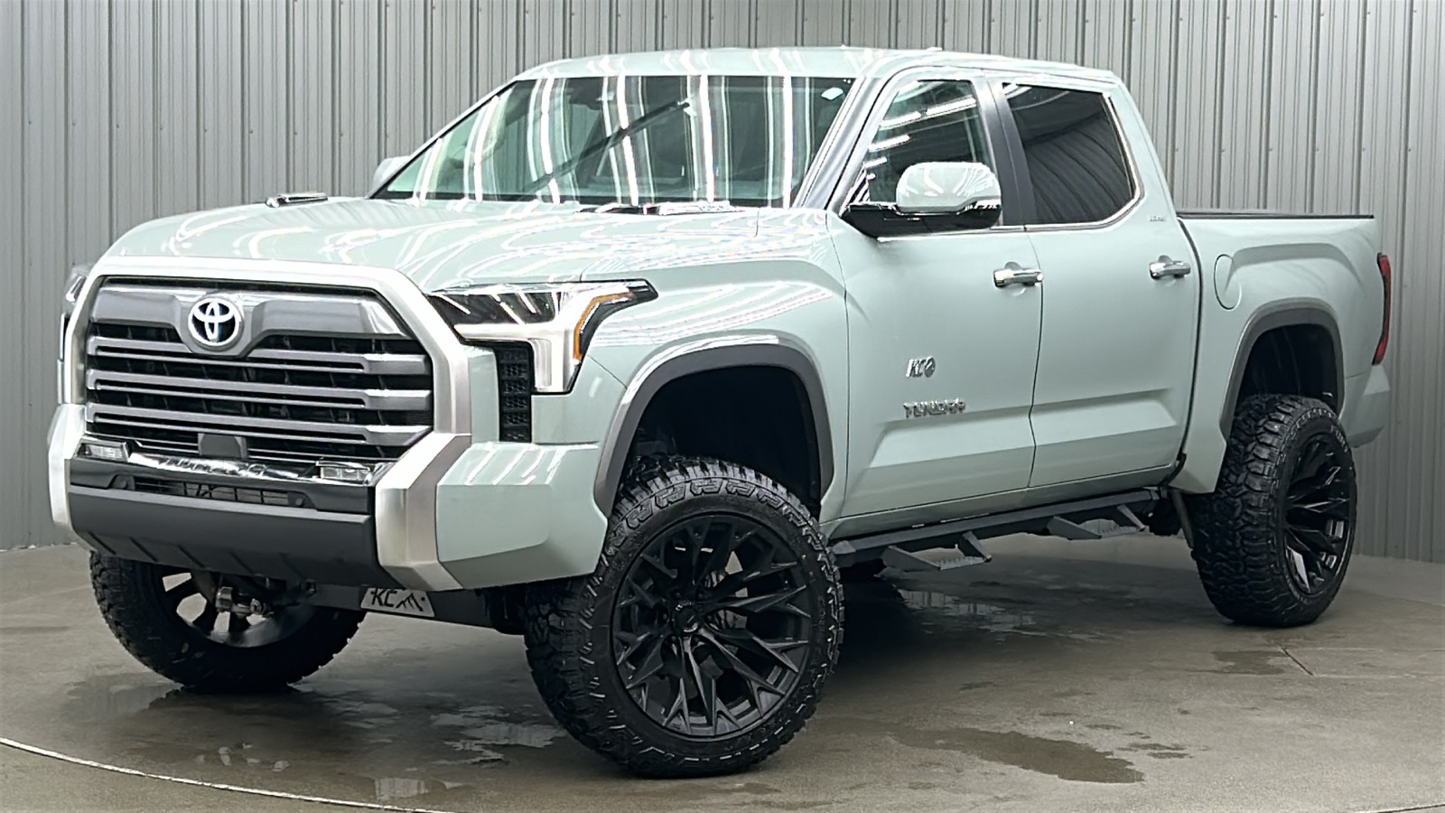 2024 Toyota Tundra Limited's photo