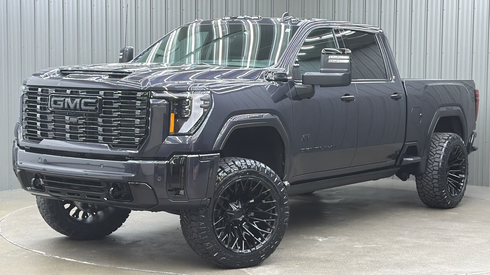 Lifted 2025 GMC Sierra 3500HD Denali Reserve Short Bed w/ COLORMATCH, Tech & Sunroof