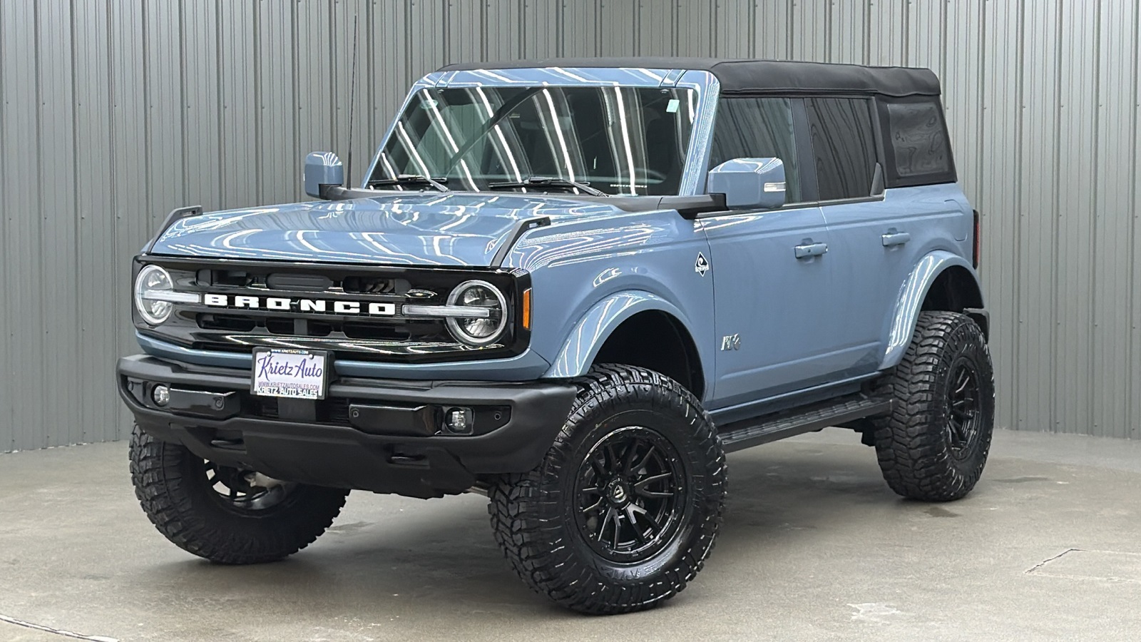 Lifted 2023 Ford Bronco Outer Banks w/ 313A High Pkg